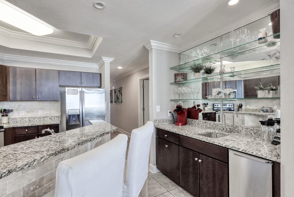 Oasis 1904, 3 Bedroom 4 Bathroom. 19th Floor. Sleeps 10. Managed by Island Rentals