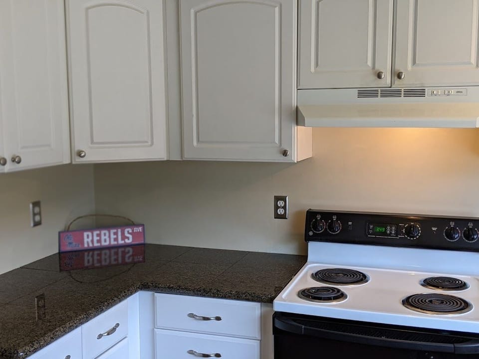 Kitchen area with stove!