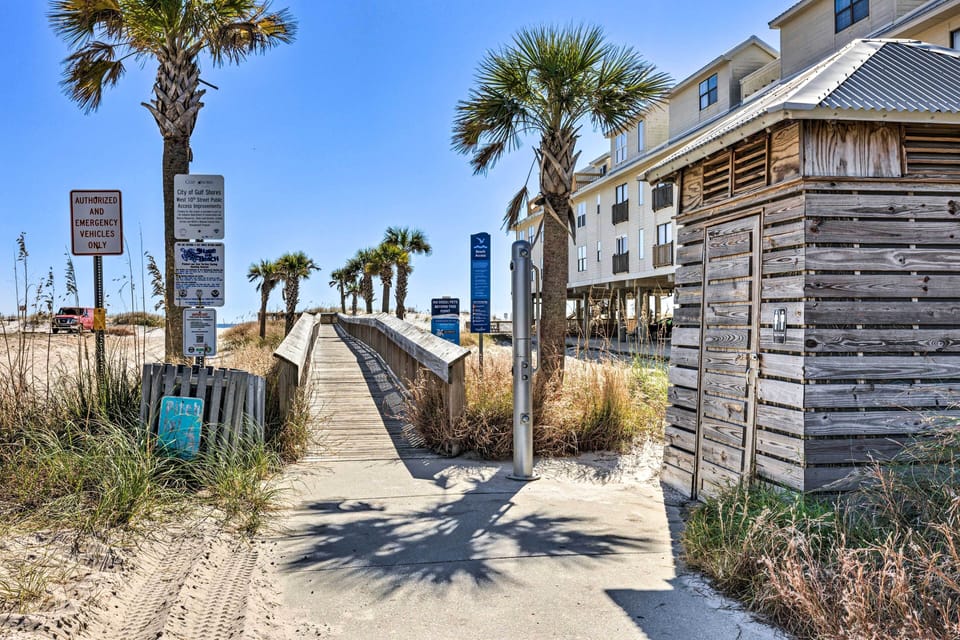 Public Beach Access & Bathroom 1 Block From Vacation Rental