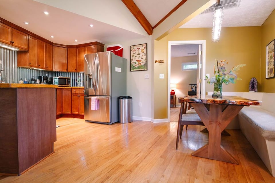 Fully stocked kitchen: just bring groceries.