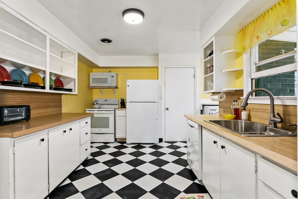 Large, vintage kitchen for your whole group to use