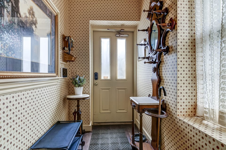 The Bressmer Carriage House - Breezeway
