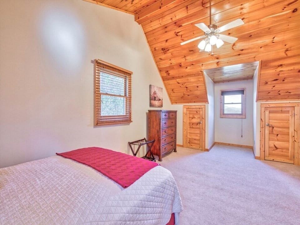 Upstairs Queen Bedroom View 2