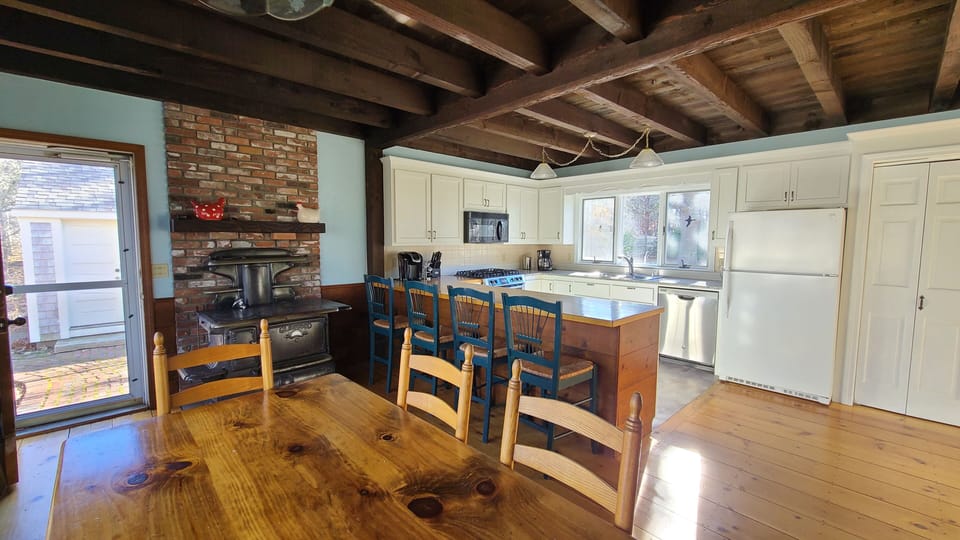 Nicely equipped kitchen