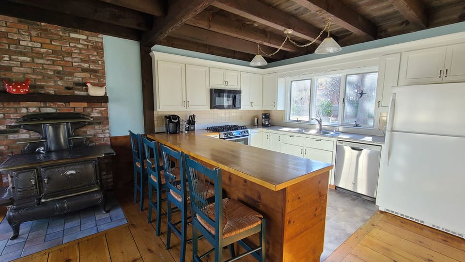 Nicely equipped kitchen