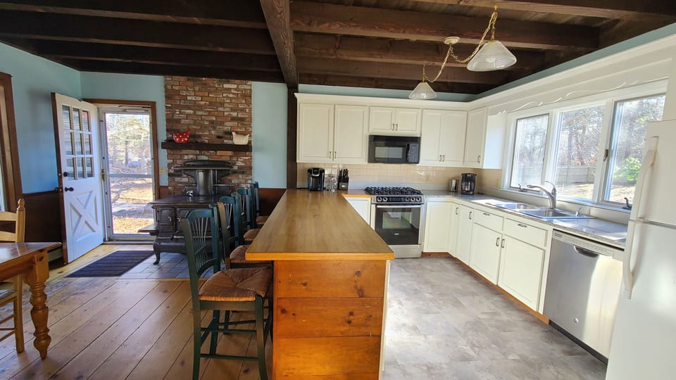 Nicely equipped kitchen