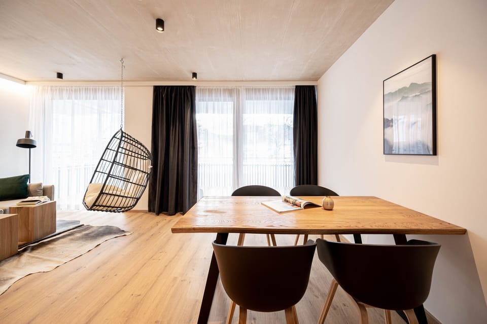 GRIMMINGlofts Top 7 - eating area