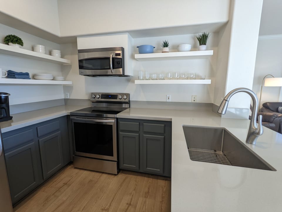 fully equipped kitchen 