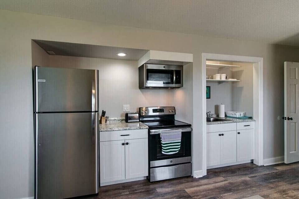 Kitchenette with full size appliances