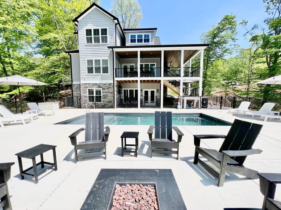 Expansive Pool Deck Overlooking SML