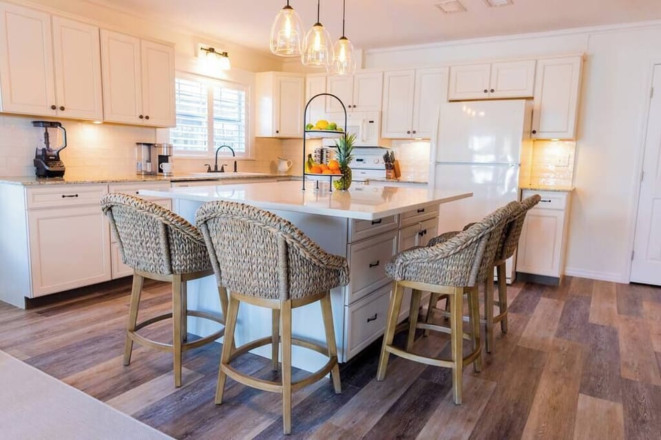 All the essentials of a stocked kitchen! 