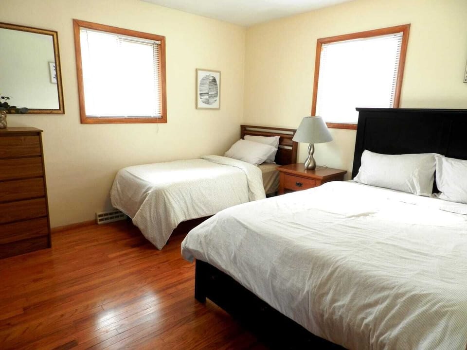 Queen & Twin bed