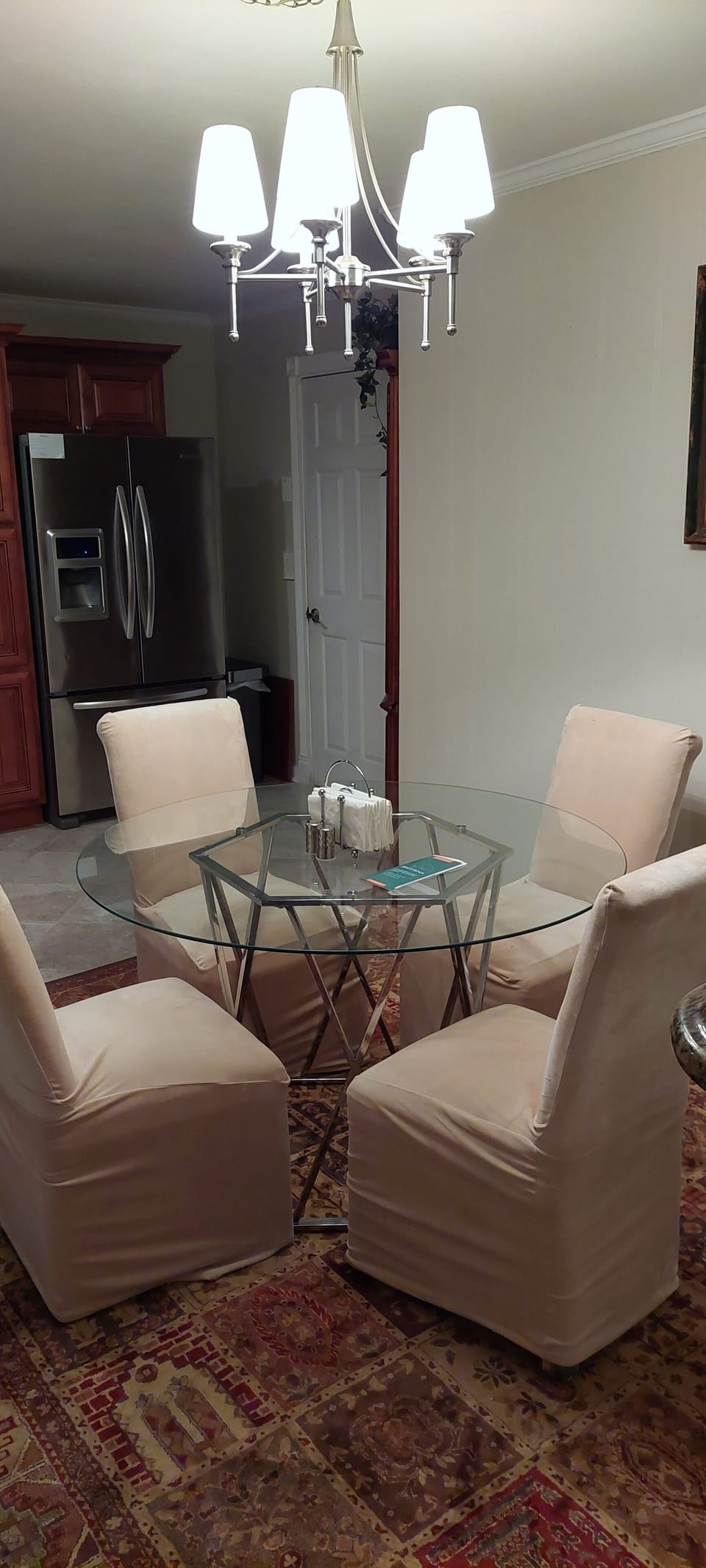 Eat in Kitchen table for 4