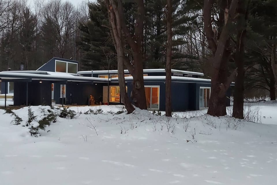 This is a year round retreat; plenty of parking for trailers if you bring snow machines (we are 3 blocks off of the Kal-Haven trail which can be used in winter with permit)