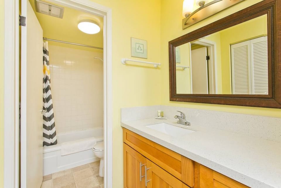 Bathroom vanity