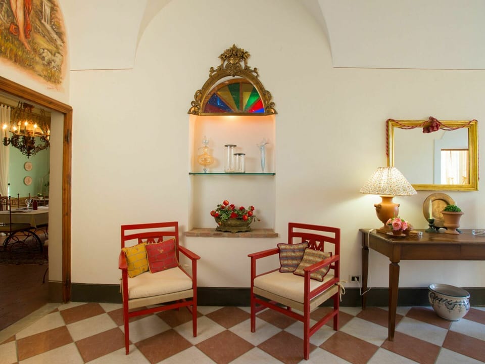 Furniture, Building, Mirror, Plant, Interior Design, Table, Houseplant, House, Lighting, Decoration