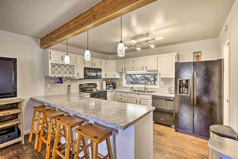 Silverthorne Vacation Rental | 4BR | 2.5BA | 1,370 Sq Ft | Stairs Required