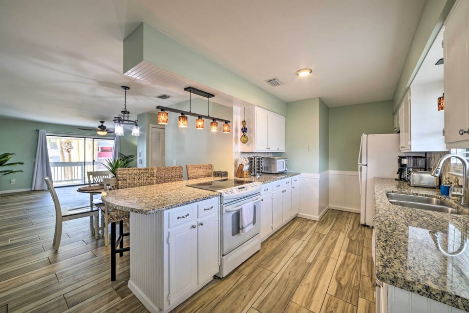 Kitchen | Drip Coffee Maker | Complimentary Spices