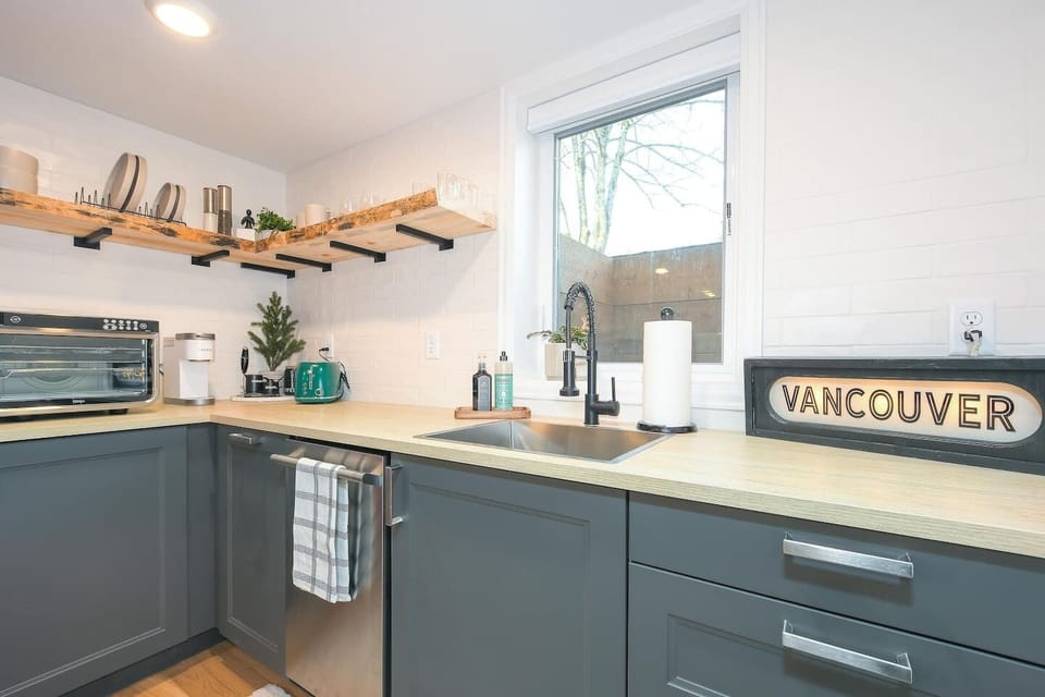 Bright and Welcoming Kitchen Space