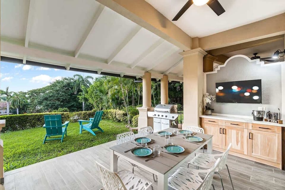 Outdoor Dining Area with BBQ Grill: Where sunsets steal the show.