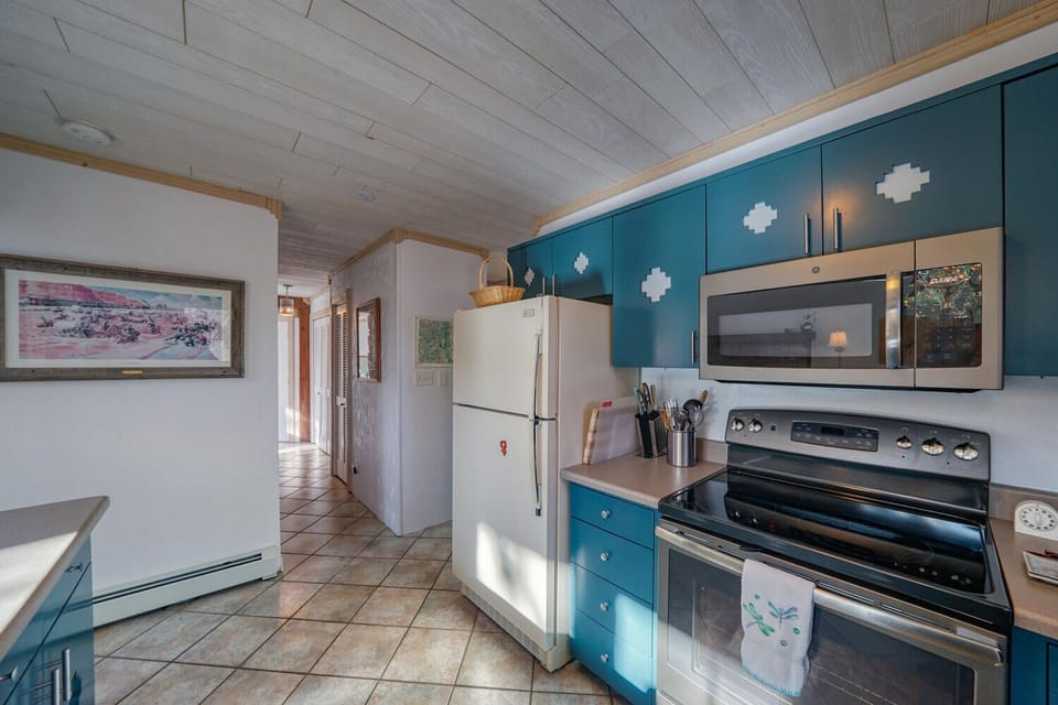 Fully-appointed kitchen with bar seating.