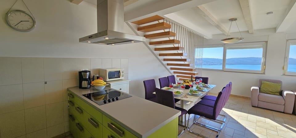 Open plan kitchen/dining area