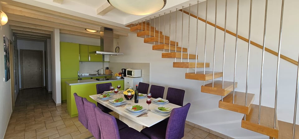Open plan kitchen/dining area