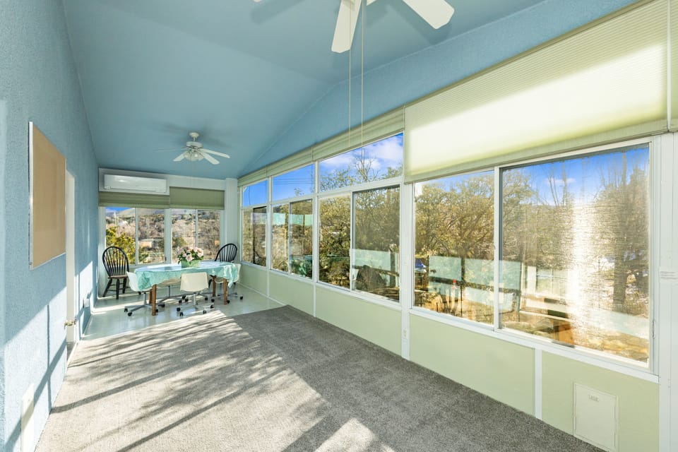 Sunny Arizona bonus room / office