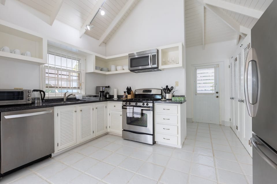 Well stocked kitchen.  Has everything you need to cook a fabulous meal