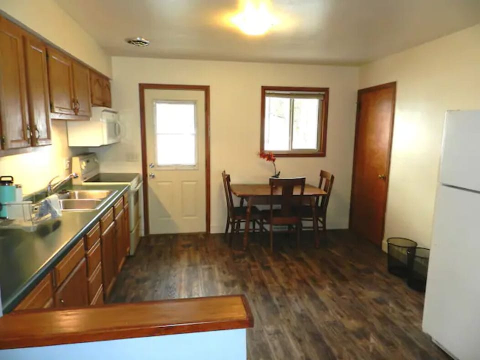 Kitchen side B