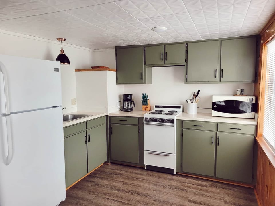 Cabin 5 | Kitchen (3)