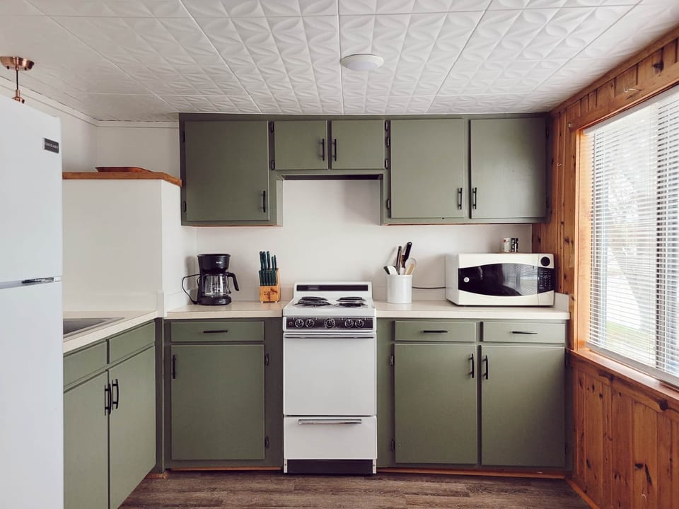 Cabin 5 | Kitchen (1)