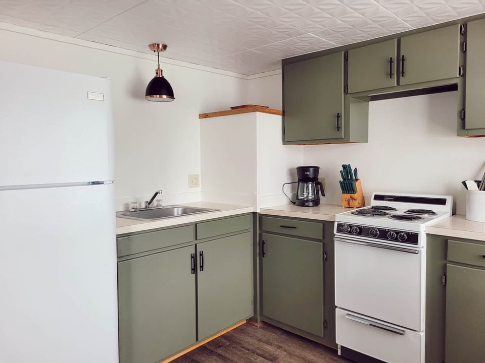 Cabin 5 | Kitchen (2)