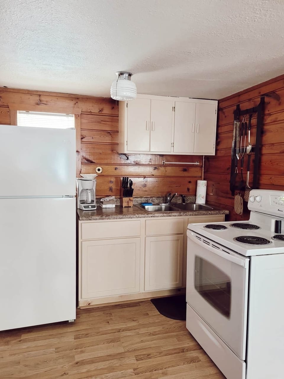 Cabin 6 | Kitchen (1)