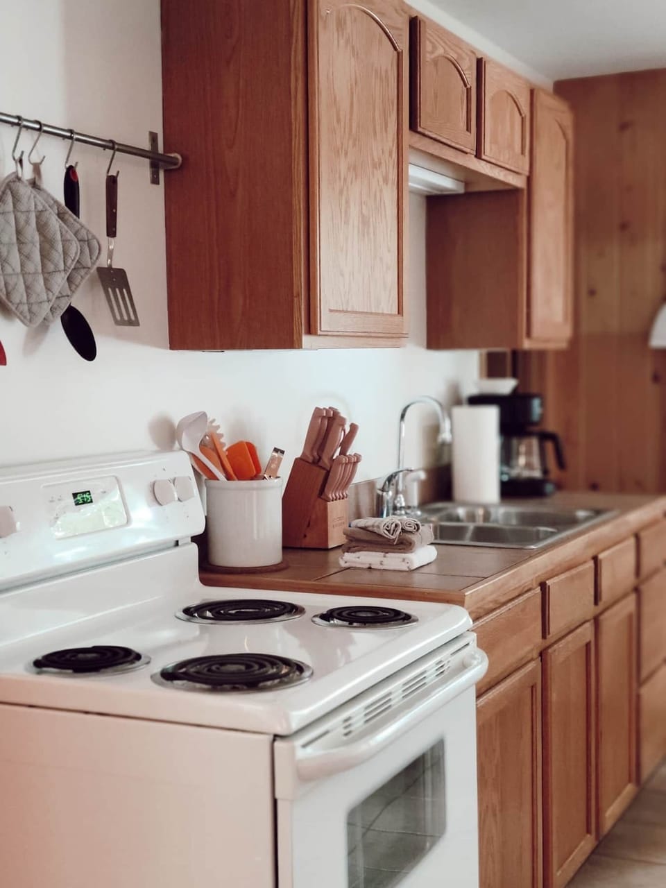 Cabin 7 | Kitchen (2)