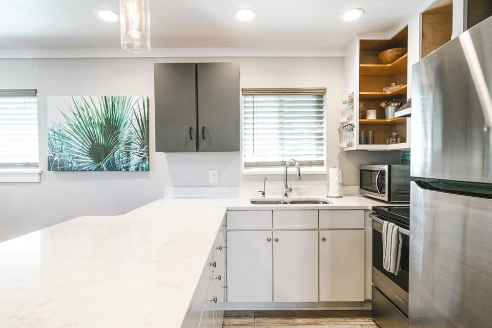 Low Tides full sized kitchen...