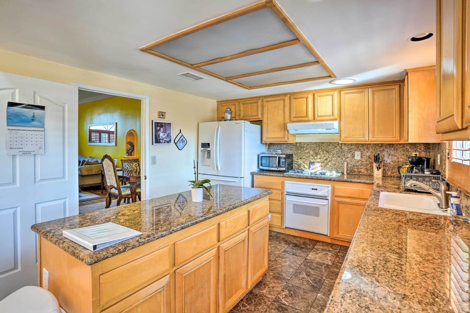 Fully Equipped Kitchen | Toaster