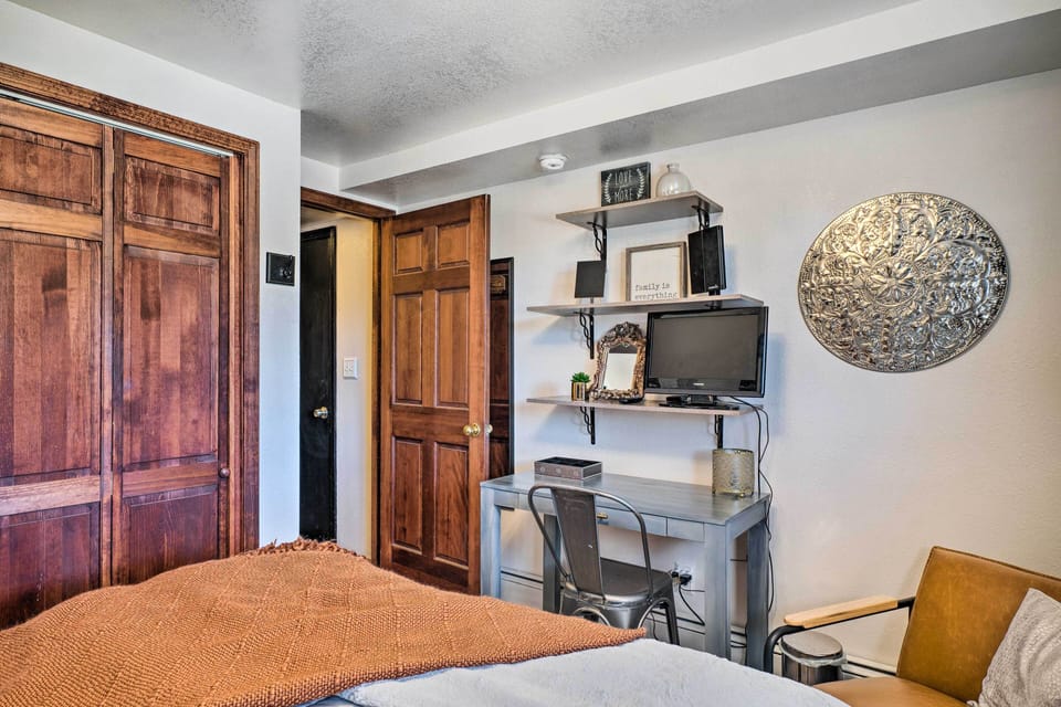 Bedroom 1 | Linens Provided