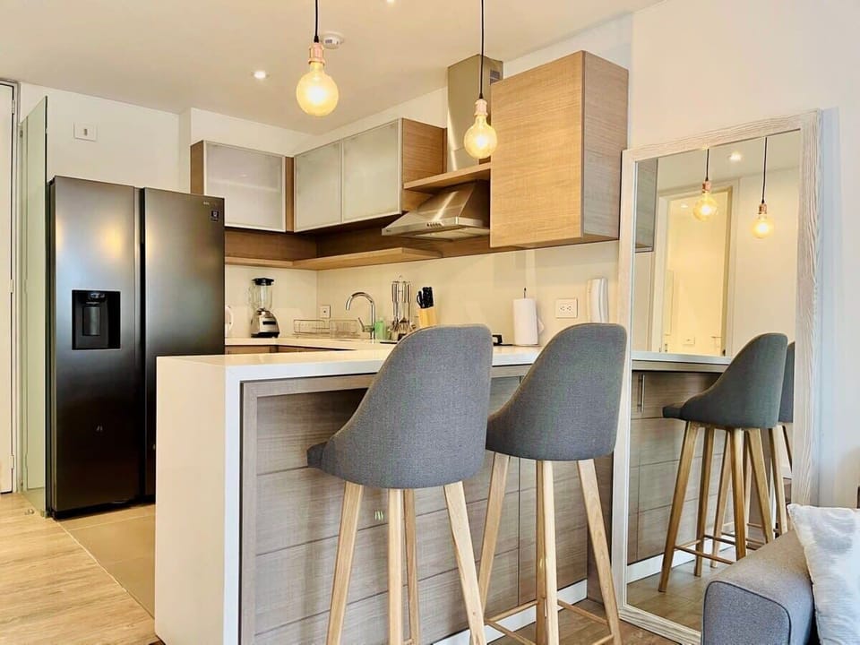Kitchen bar