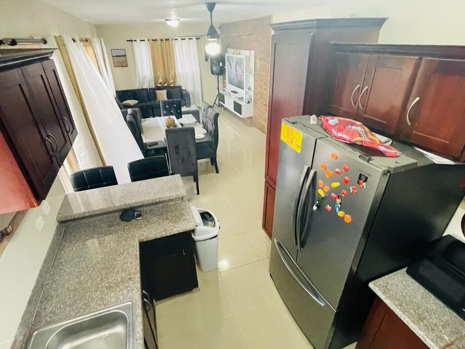 hot whater,Condo 3 BD APT | internet 2 free parking , A/C , wifi Apartment in San Francisco de Macoris