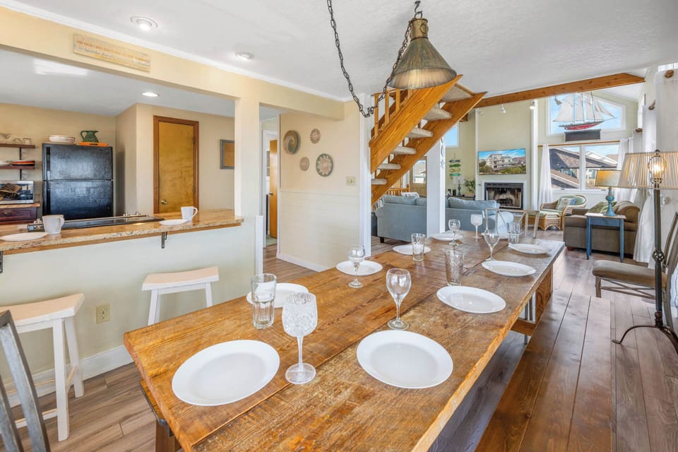 Surf or Sound Realty - 991 - Second Wave - Dining Area -4
