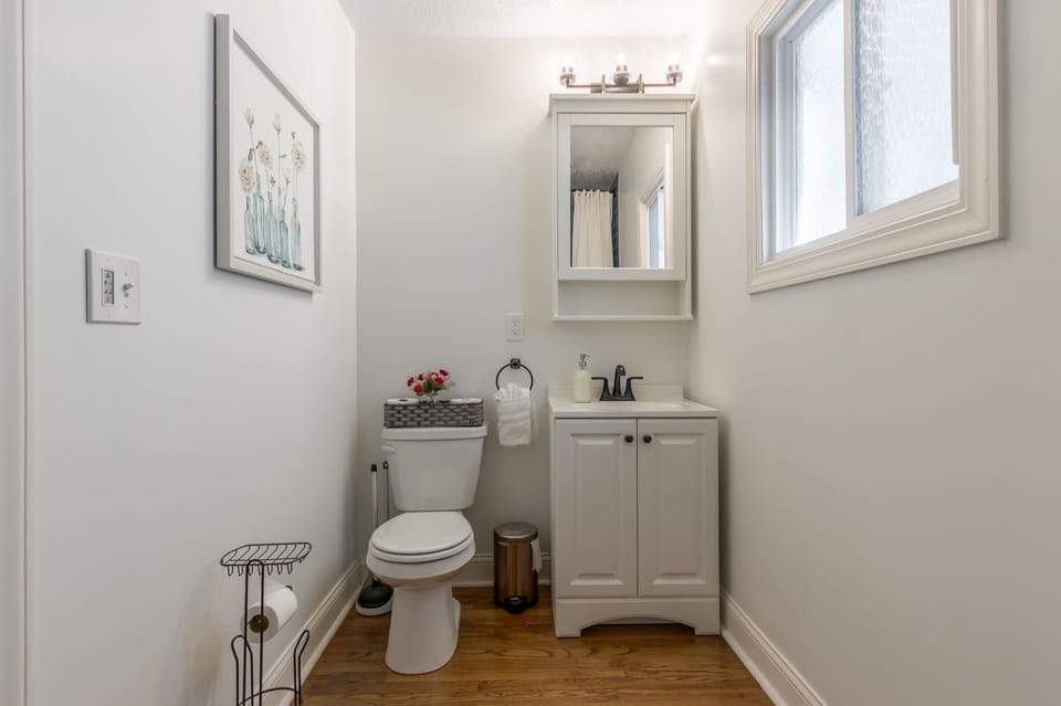 Enjoy a short me time in the clean and fully ventilated full bathrooms. 
