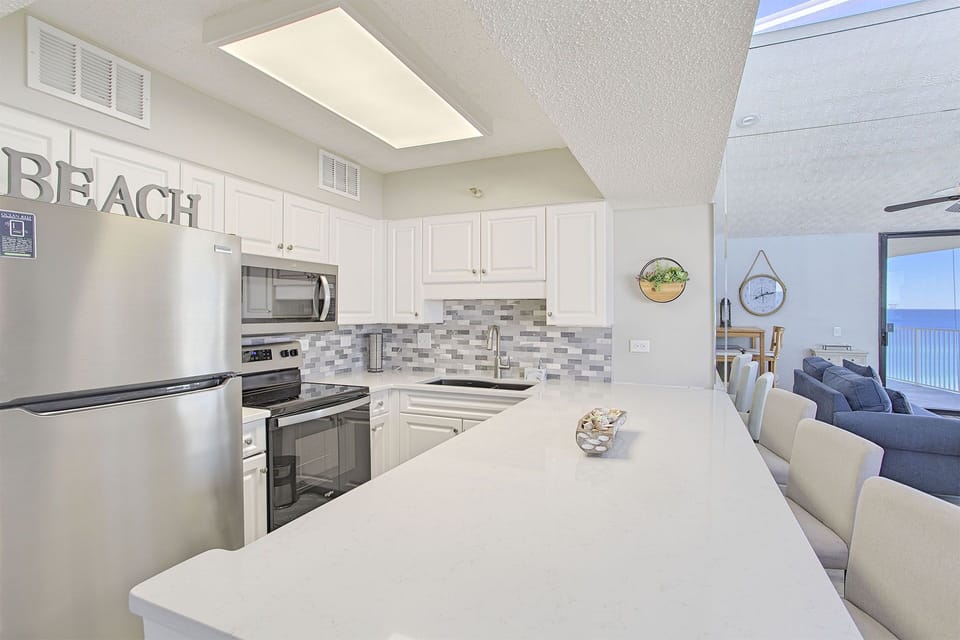 21-Mainsail-286-Kitchen