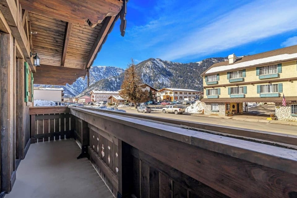 Balcony in upstairs bedrooms 