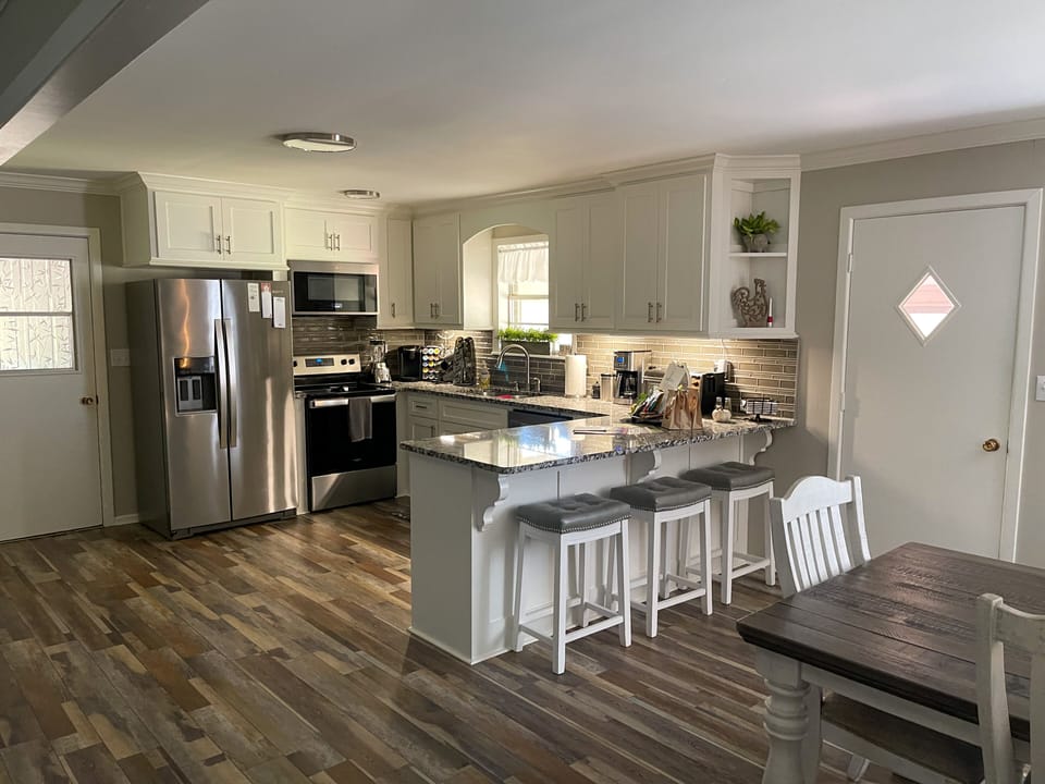 The bar area plus six chair large dining table is perfect for families. 