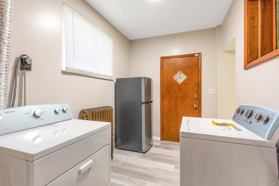 Washer, Flooring, Floor, Indoors, Refrigerator