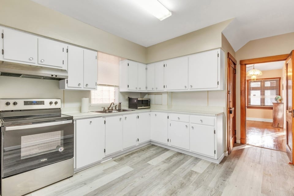 Room, Indoors, Flooring, Kitchen, Floor