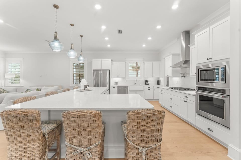 Kitchen with Breakfast Bar