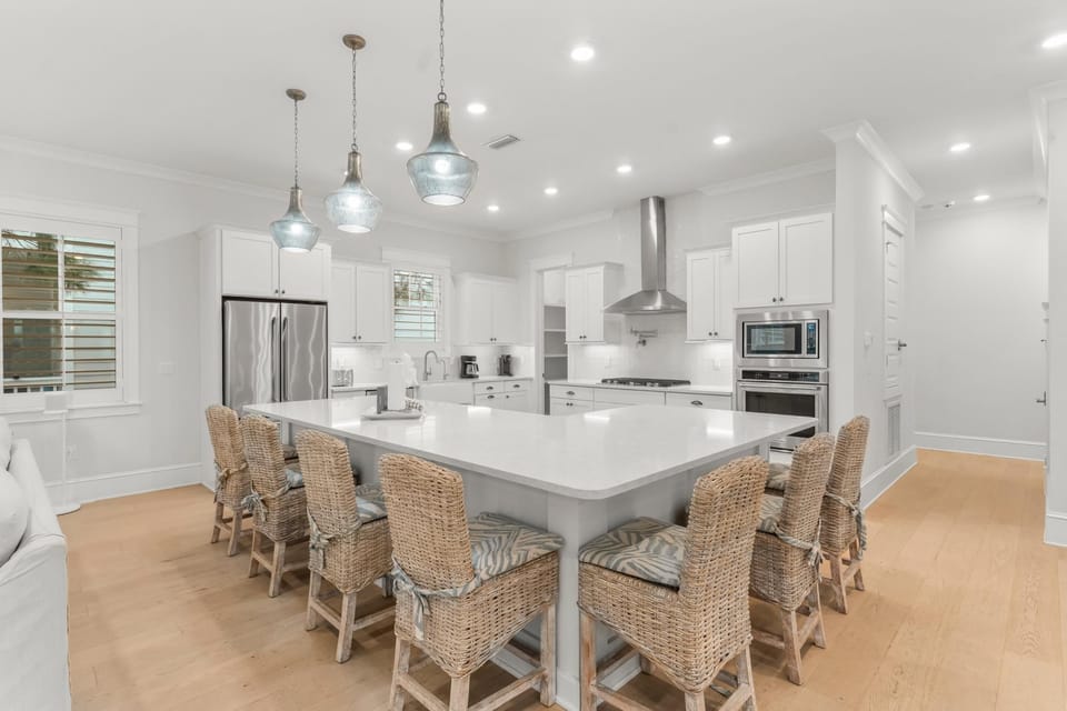 Kitchen with Breakfast Bar