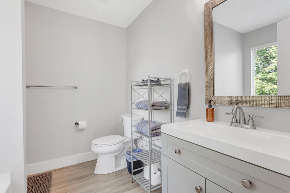 Ensuite primary bathroom.